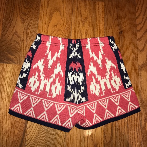 Textured shorts - Picture 2 of 6